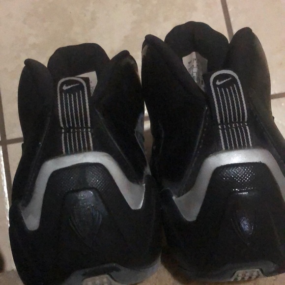 90’s Rodman Nike Shoes (laceless) - Picture 2 of 5